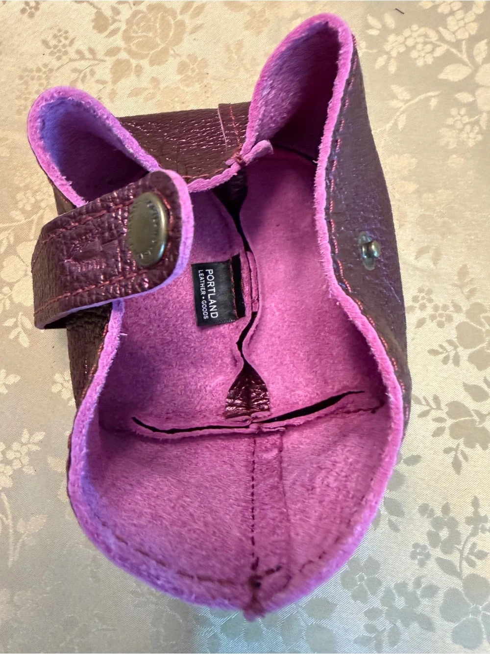Portland Leather Howler Pouch in Ultraviolet
